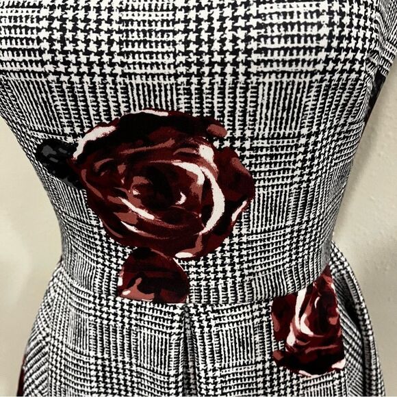 Sleeveless floral dress - Picture 3 of 14